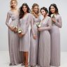 TFNC Petite – Wedding – Plissiertes Maxikleid mit langen Ärmeln, Spitzeneinsätzen und Verzierung an der Taille TFNC Petite – Wedding – Plissiertes Maxikleid mit langen Ärmeln, Spitzeneinsätzen und Verzierung an der Taille